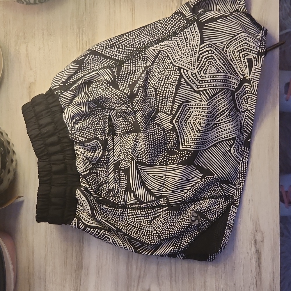 Size 4 - Picture 2 of 4